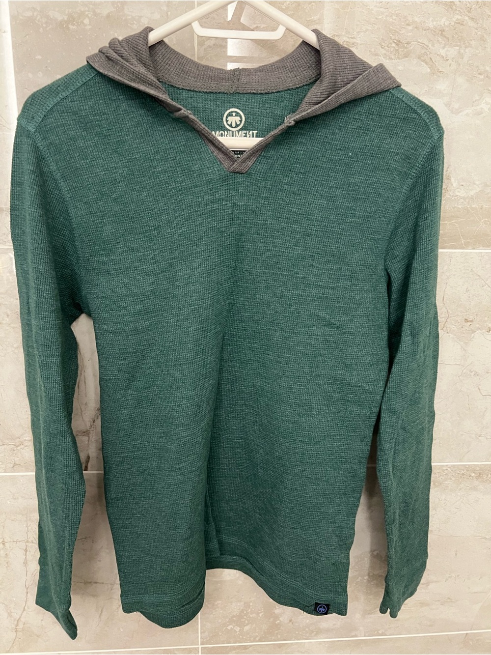 2 Men’s hooded shirt bundle - Size M